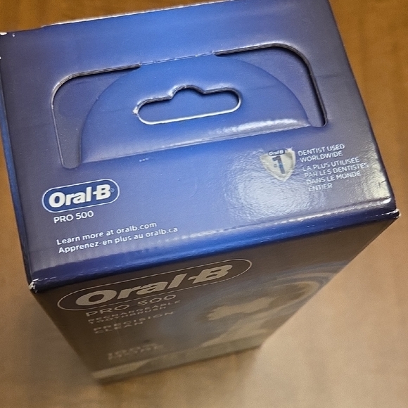Oral-B Pro 500 Electric Rechargeable Toothbrush - Picture 3 of 4